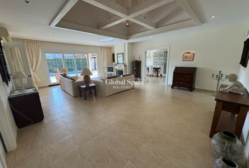 Venta - VILLA -
PLAYA FLAMENCA - Costa Blanca