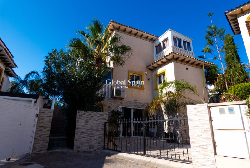 Venta - VILLA -
PLAYA FLAMENCA - Costa Blanca