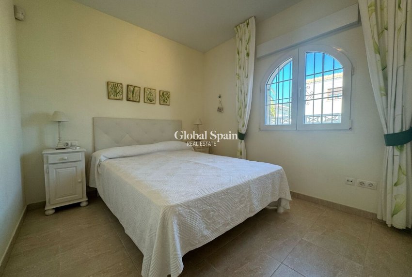 Venta - VILLA -
PLAYA FLAMENCA - Costa Blanca