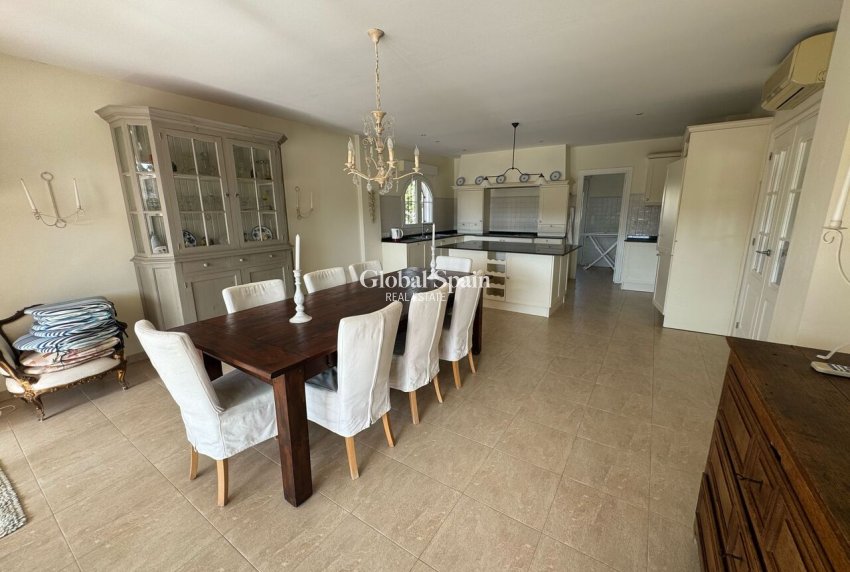 Venta - VILLA -
PLAYA FLAMENCA - Costa Blanca