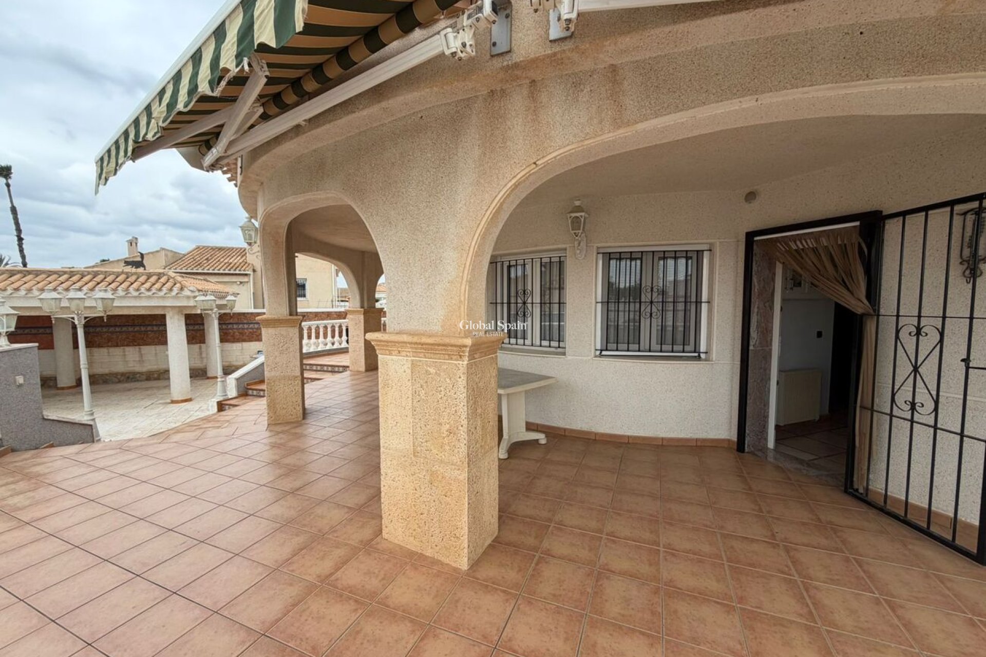 Venta - VILLA -
PLAYA FLAMENCA - Costa Blanca