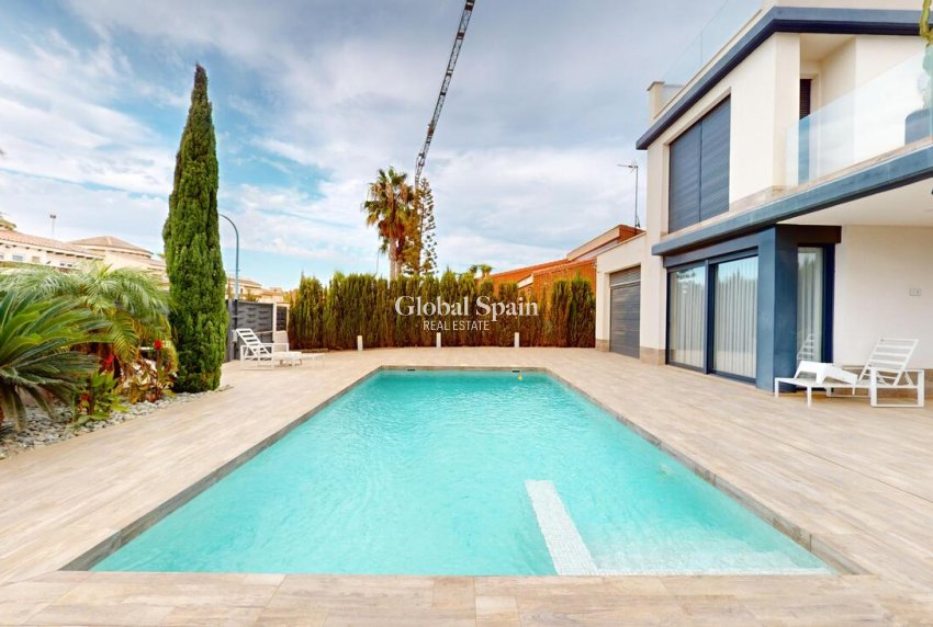 Venta - VILLA -
PLAYA HONDA - Costa Calida