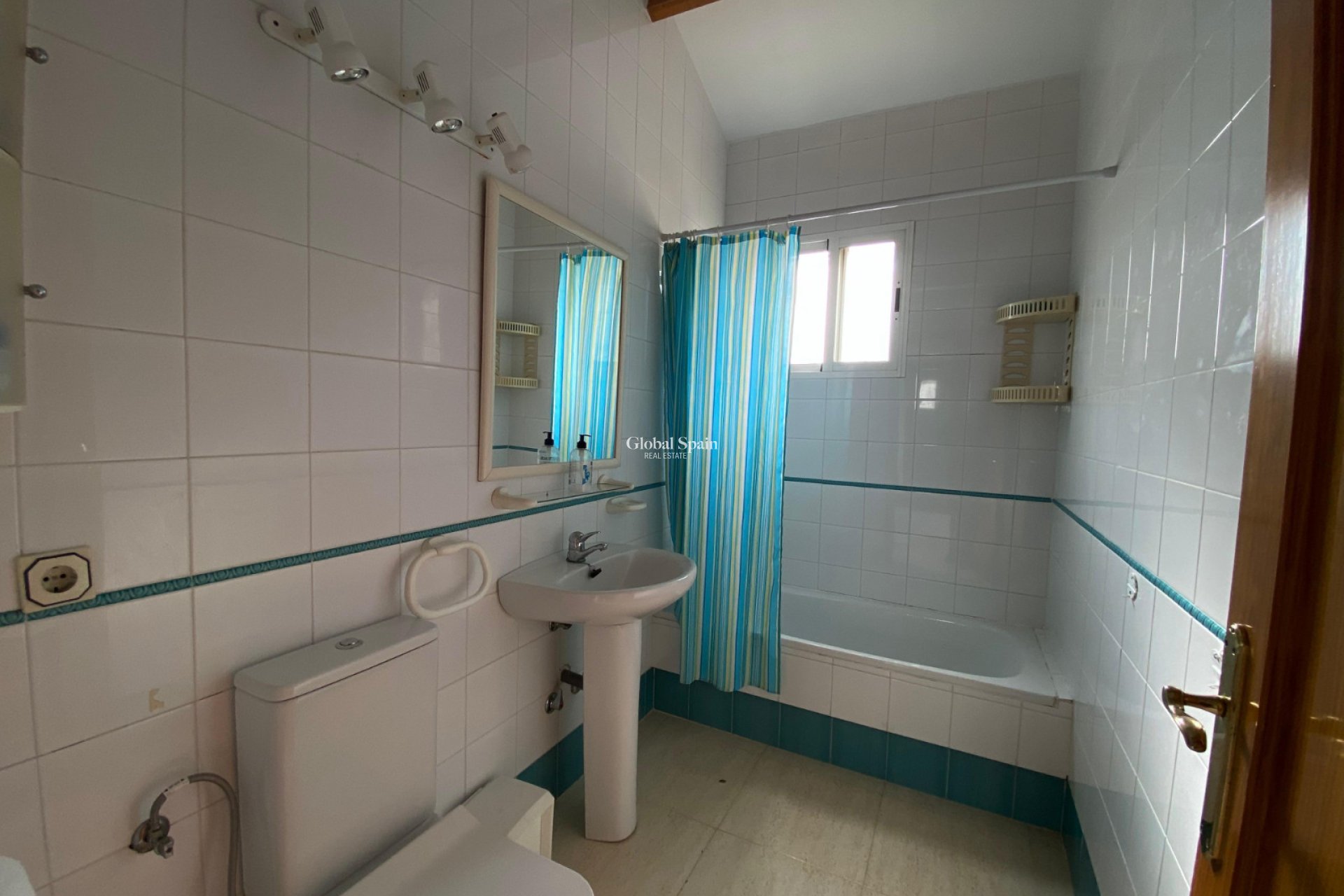 Venta - VILLA -
POLOP - Alberca