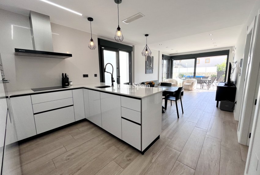 Venta - VILLA -
PUNTA PRIMA - Costa Blanca