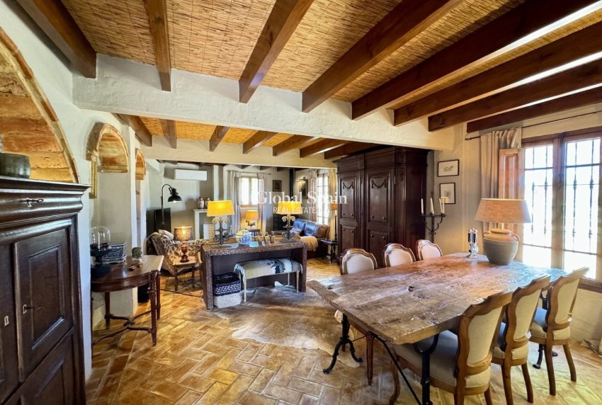 Venta - VILLA -
RELLEU - Inland