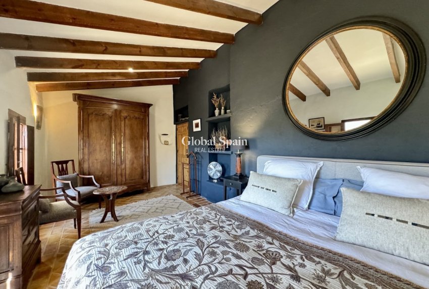 Venta - VILLA -
RELLEU - Inland