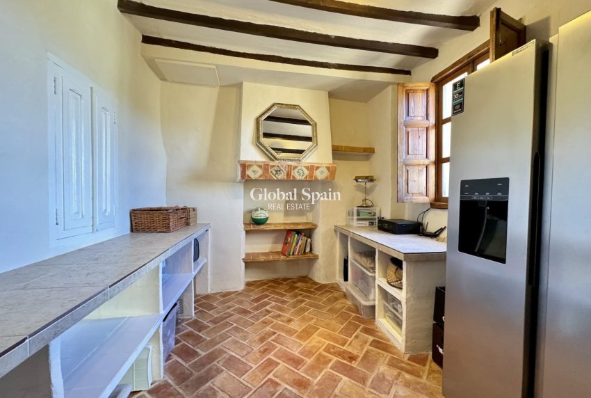 Venta - VILLA -
RELLEU - Inland