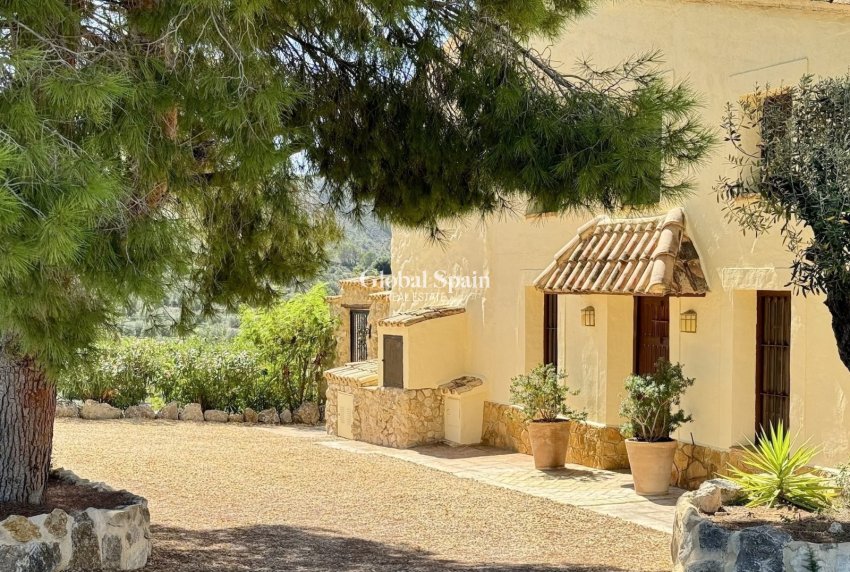 Venta - VILLA -
RELLEU - Inland