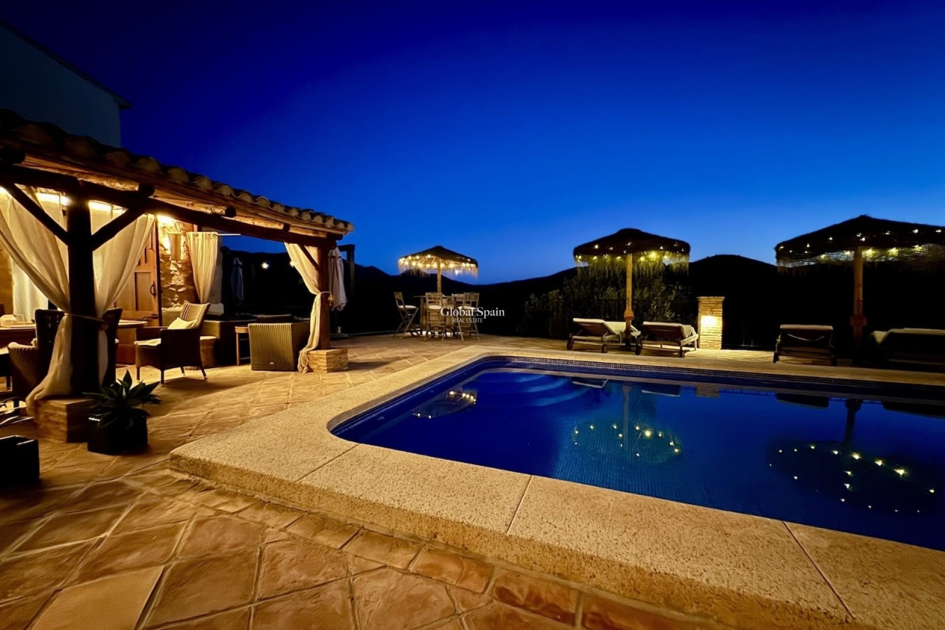 Venta - VILLA -
RELLEU - Inland