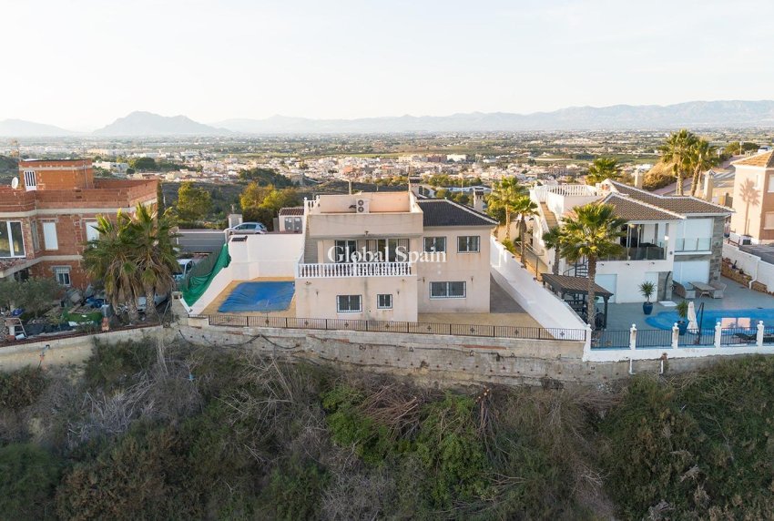 Venta - VILLA -
ROJALES - Campo De Golf La Marquesa