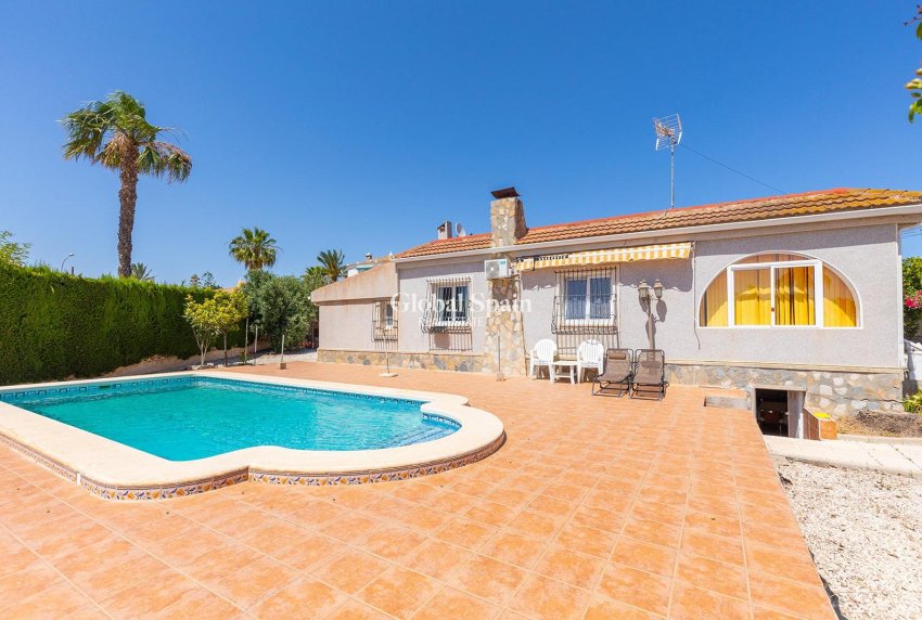 Venta - VILLA -
ROJALES - Centro de la Ciudad Quesada