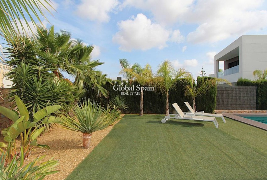 Venta - VILLA -
ROJALES - Inland