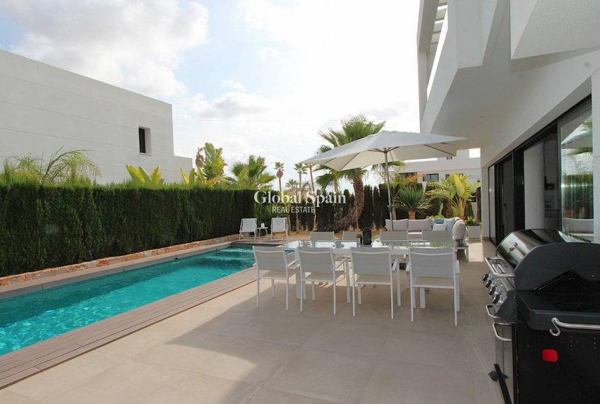 Venta - VILLA -
ROJALES - Inland