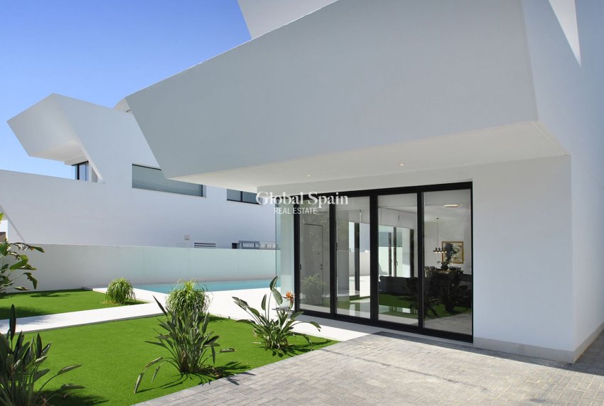 Venta - VILLA -
ROJALES - Inland