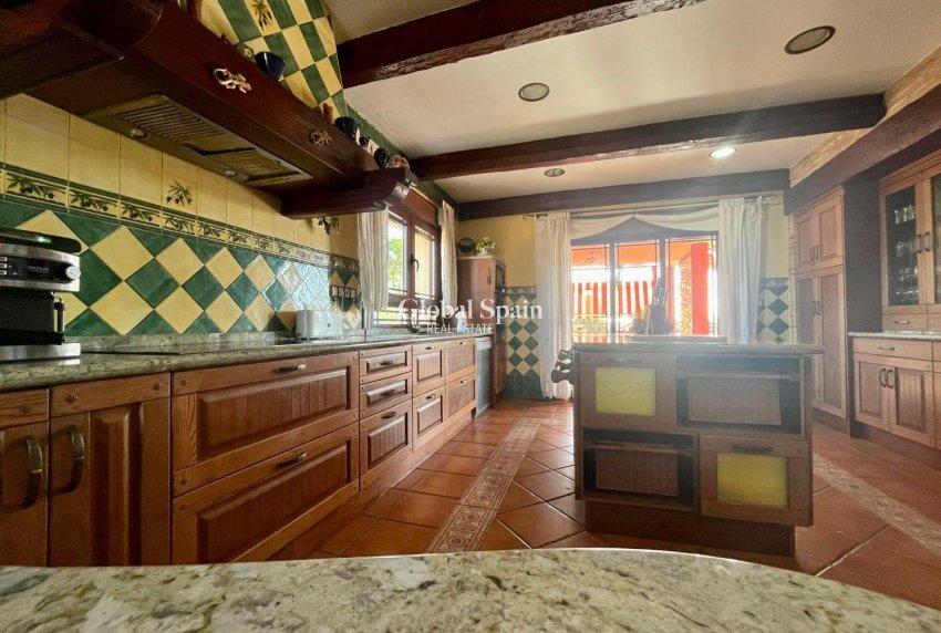 Venta - VILLA -
ROJALES - La Vega Baja