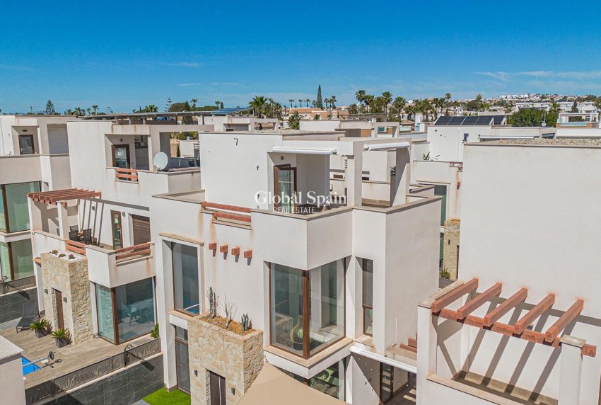 Venta - VILLA -
ROJALES - Pueblo bravo