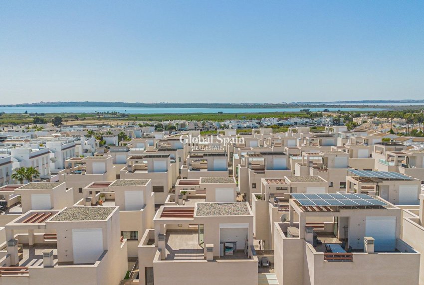 Venta - VILLA -
ROJALES - Pueblo bravo