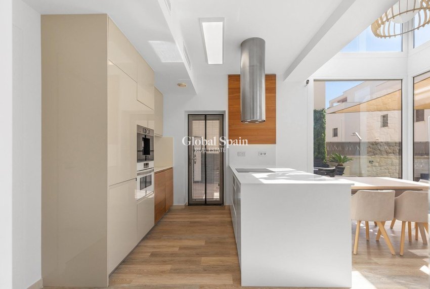 Venta - VILLA -
ROJALES - Pueblo bravo