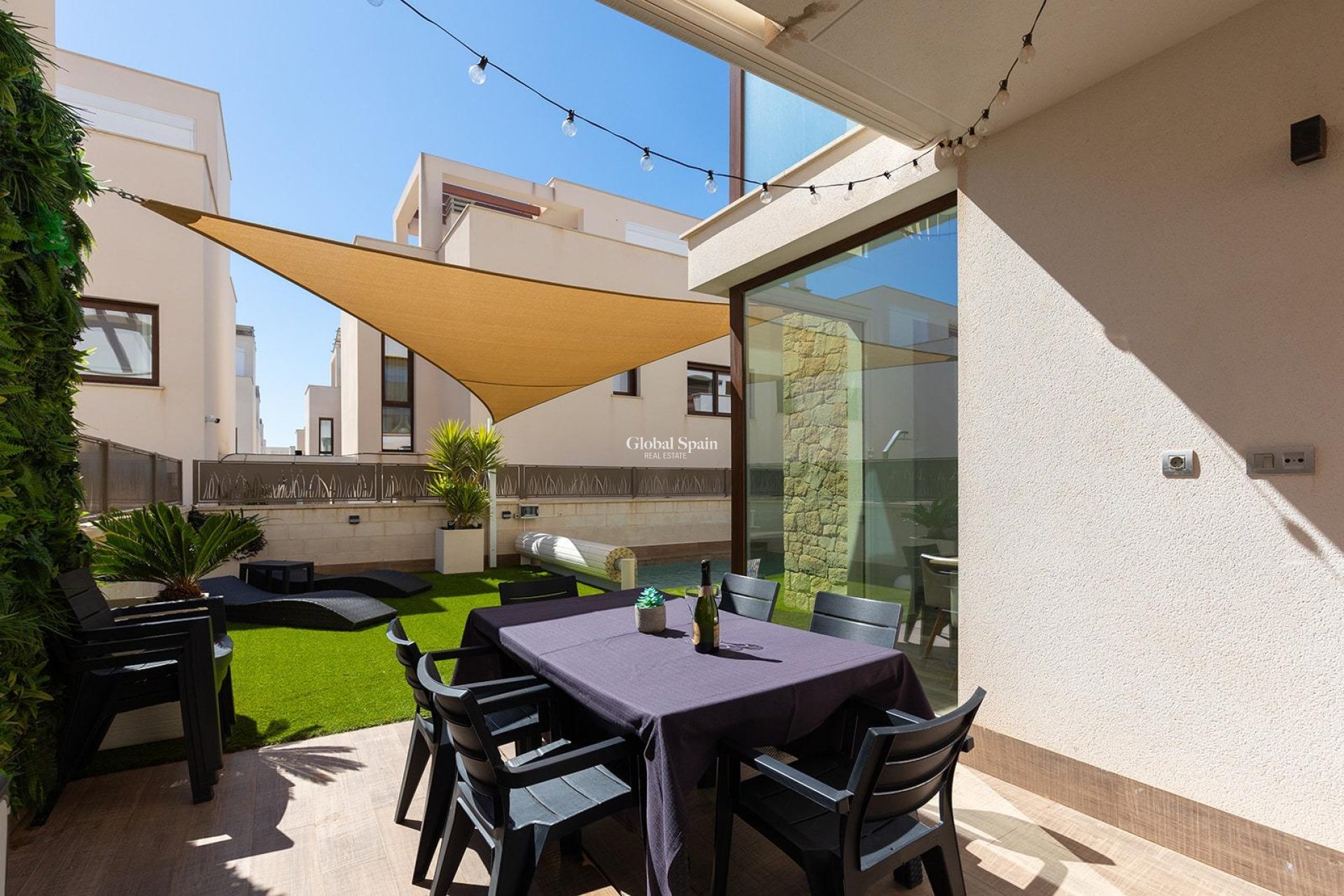 Venta - VILLA -
ROJALES - Pueblo bravo
