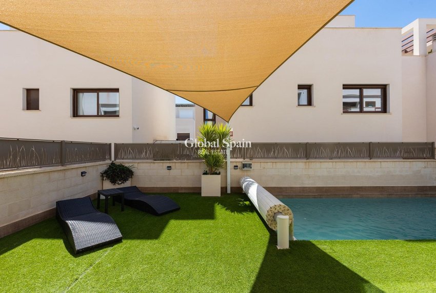 Venta - VILLA -
ROJALES - Pueblo bravo