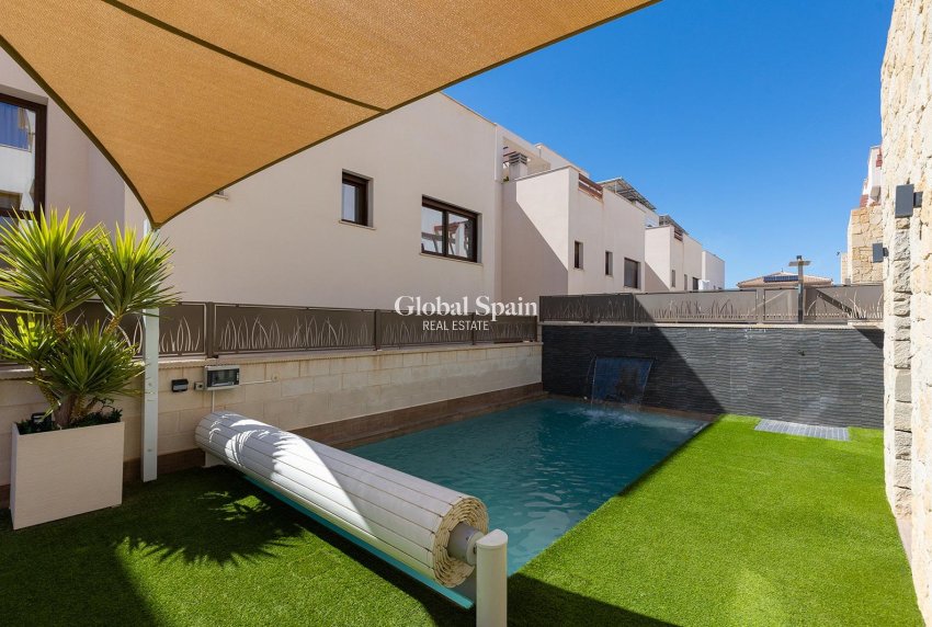 Venta - VILLA -
ROJALES - Pueblo bravo