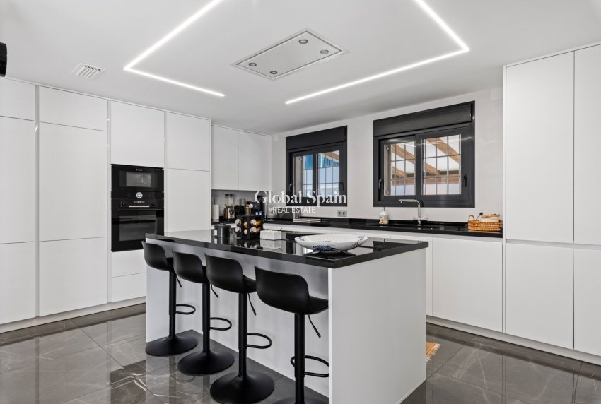 Venta - Villa -
SAN JUAN DE ALICANTE - Frank Espinós