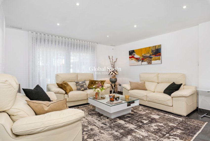 Venta - Villa -
SAN JUAN DE ALICANTE - Frank Espinós