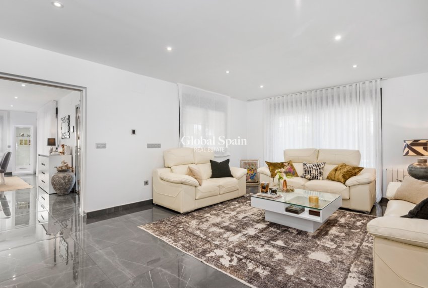 Venta - Villa -
SAN JUAN DE ALICANTE - Frank Espinós