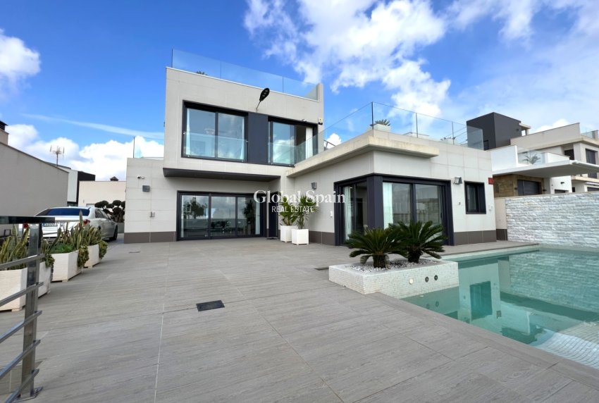 Venta - Villa -
SAN MIGUEL DE SALINAS - Costa Blanca Sur