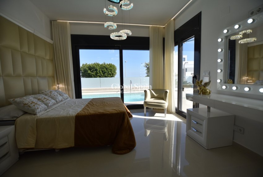 Venta - VILLA -
SAN MIGUEL DE SALINAS - Inland