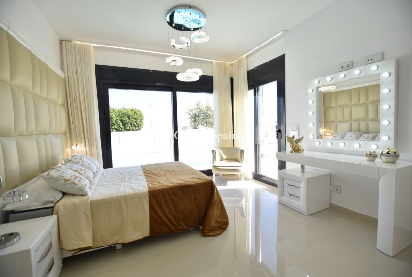 Venta - VILLA -
SAN MIGUEL DE SALINAS - Inland