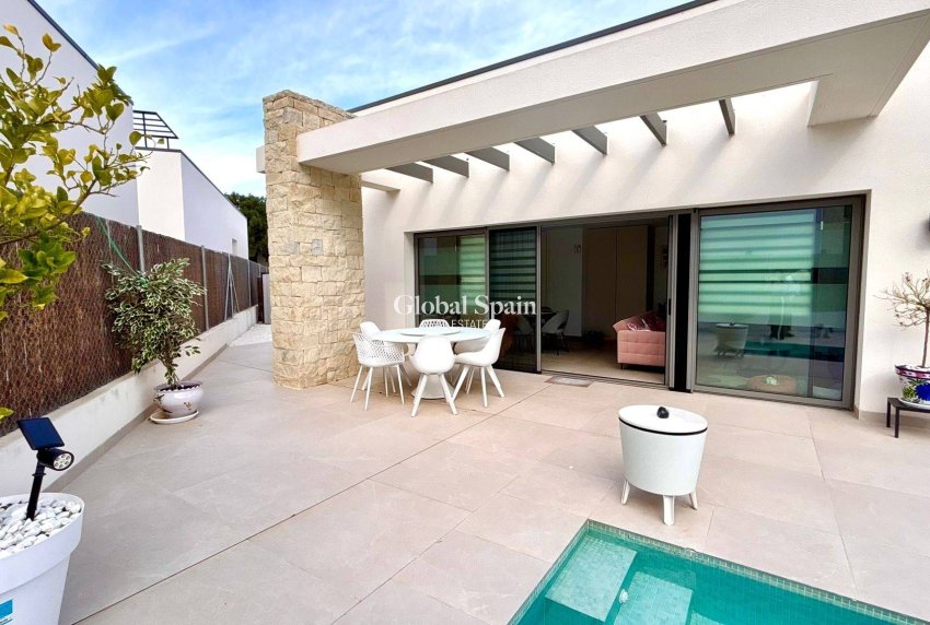 Venta - VILLA -
SAN MIGUEL DE SALINAS - Urbanizacion Blue Lagoon