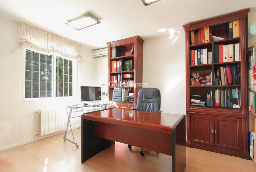 Venta - VILLA -
SAN VICENTE DEL RASPEIG - Inland