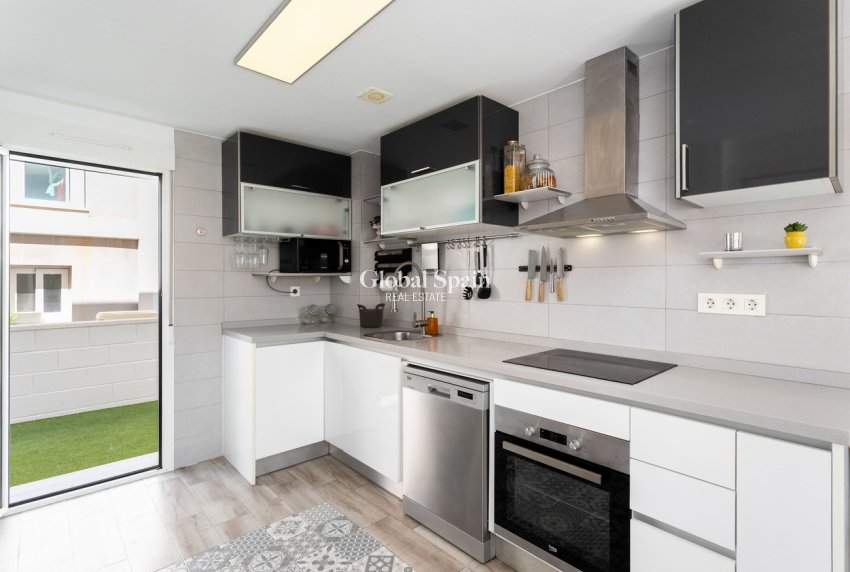 Venta - VILLA -
SANTA POLA - GRAN ALACANT