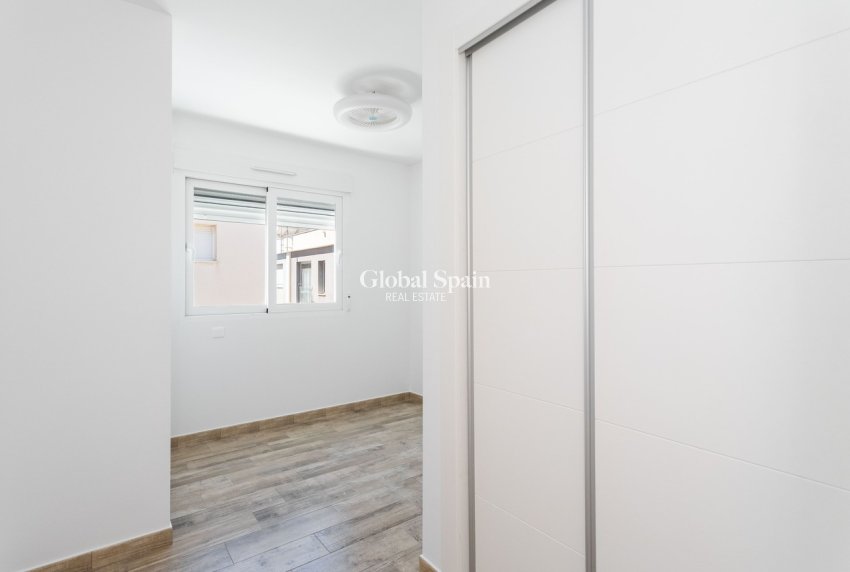 Venta - VILLA -
SANTA POLA - GRAN ALACANT