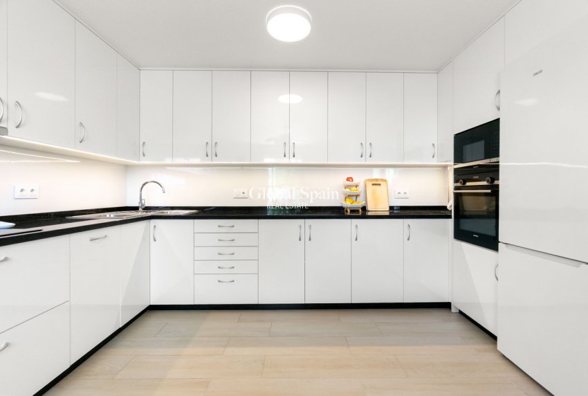 Venta - VILLA -
TORRE DE LA HORADADA - Costa Blanca