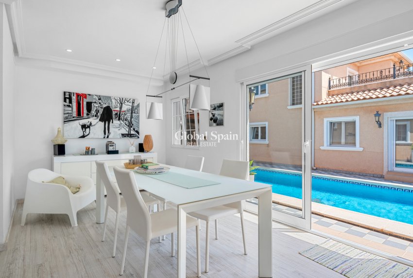 Venta - VILLA -
TORRE DE LA HORADADA - Costa Blanca