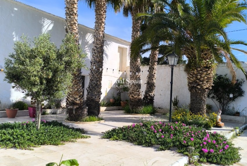 Venta - VILLA -
TORRE DEL RICO - Inland