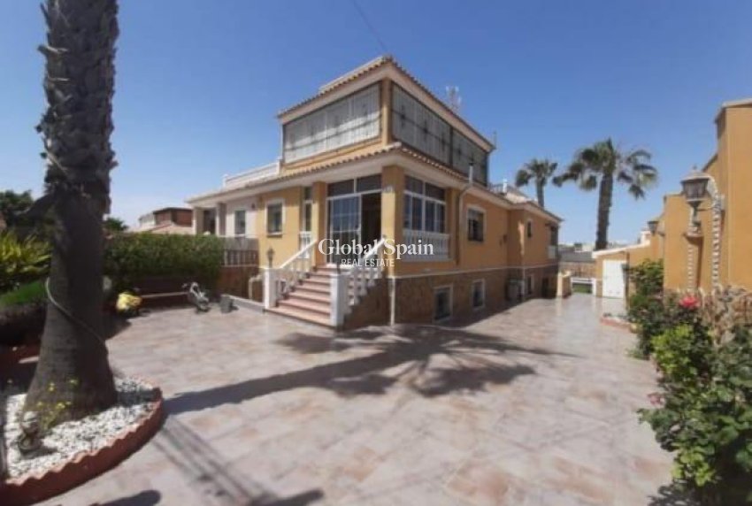 Venta - VILLA -
TORREVIEJA - Aguas Nuevas