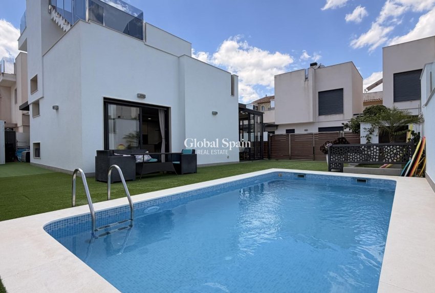 Venta - VILLA -
TORREVIEJA - Aguas Nuevas