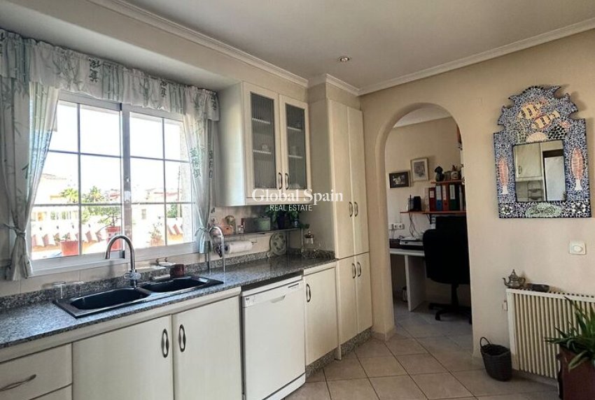 Venta - VILLA -
TORREVIEJA - Aguas Nuevas
