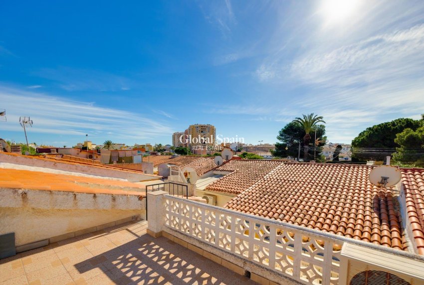 Venta - VILLA -
TORREVIEJA - Calas blanca