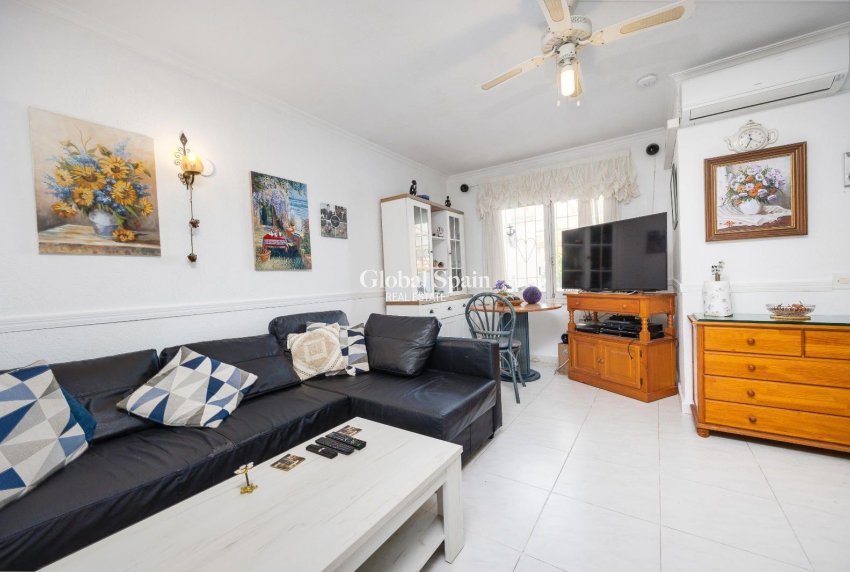 Venta - VILLA -
TORREVIEJA - Calas blanca