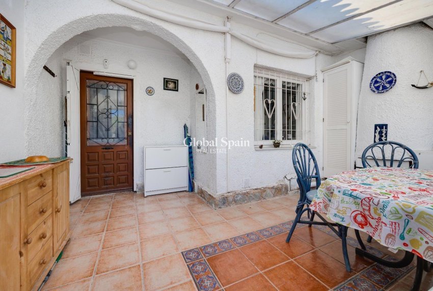 Venta - VILLA -
TORREVIEJA - Calas blanca