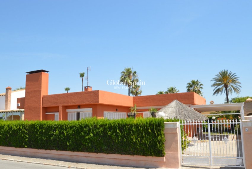 Venta - VILLA -
TORREVIEJA - Costa Blanca