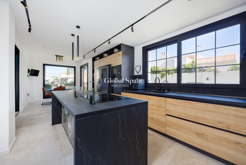 Venta - VILLA -
TORREVIEJA - Costa Blanca