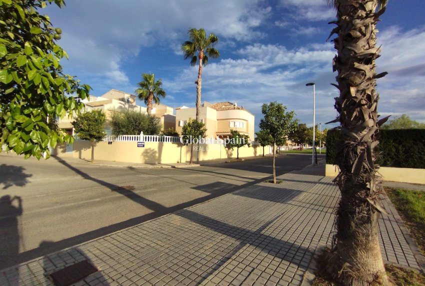 Venta - VILLA -
TORREVIEJA - Costa Blanca
