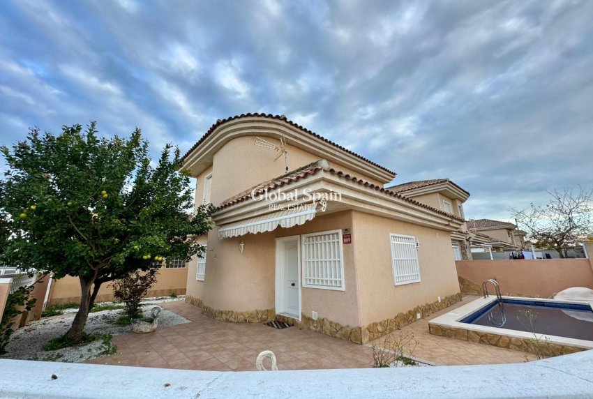 Venta - VILLA -
TORREVIEJA - Costa Blanca