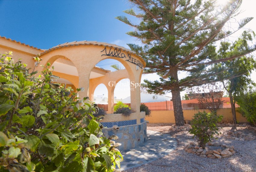 Venta - VILLA -
TORREVIEJA - Costa Blanca