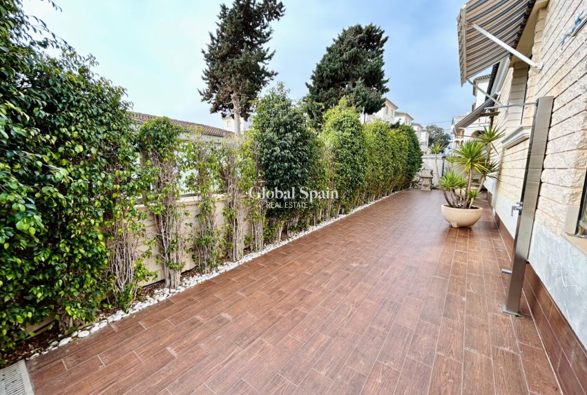 Venta - VILLA -
TORREVIEJA - Costa Blanca